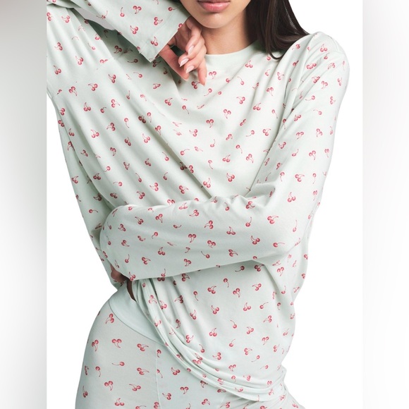 SKIMS Other - SKIMS Boyfriend Cloud Cherry Print Pajama Top size 3X